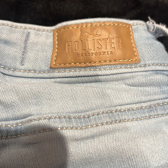 HOLLISTER LIGHT WASH FLARRED JEANS - Picture 5 of 5